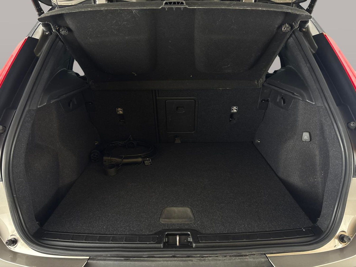 Used Volvo XC40 for sale - 77234326: Photo 32