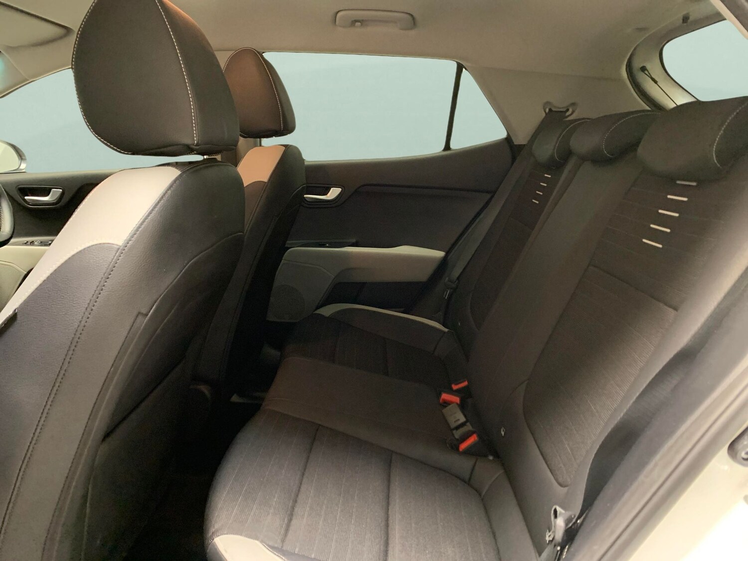 Used Kia Stonic 2018 for sale - 77530050: Photo 30