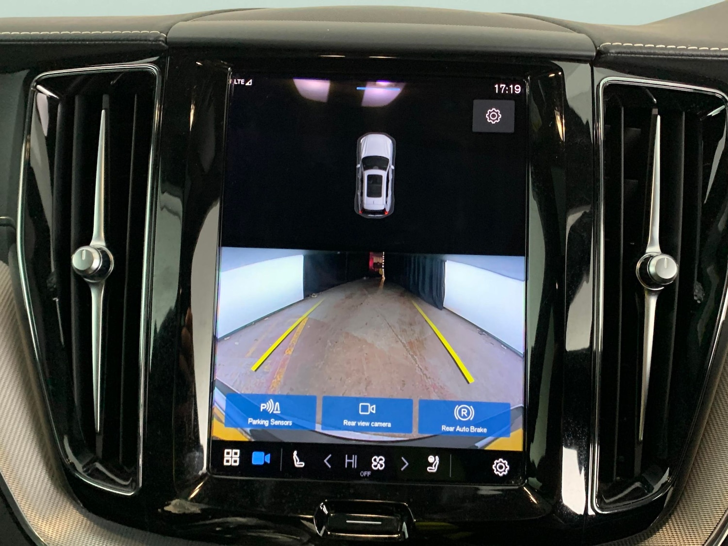 Used Volvo XC60 2022 for sale - 77300886: Photo 24