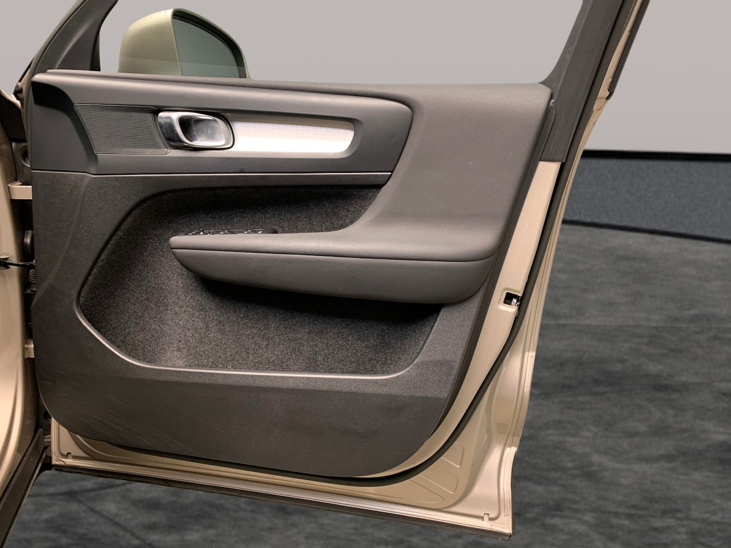 Used Volvo XC40 2022 for sale - 76773693: Photo 29