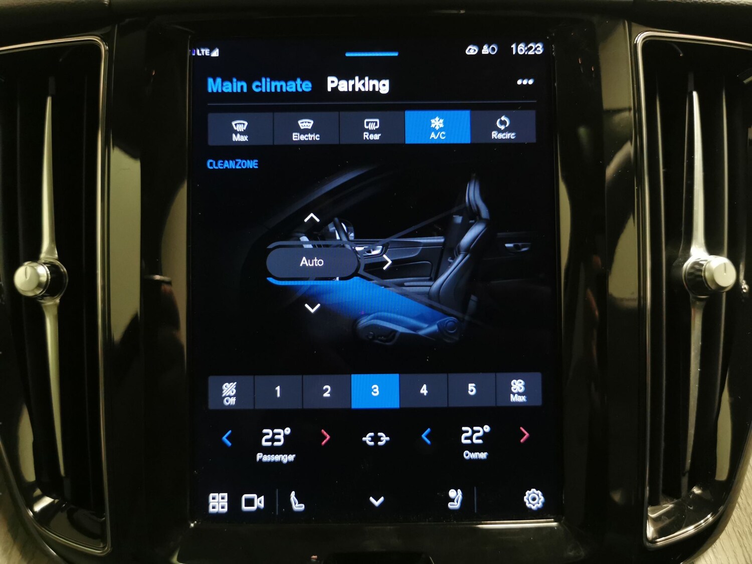 Used Volvo XC60 2023 for sale - 77972171: Photo 19