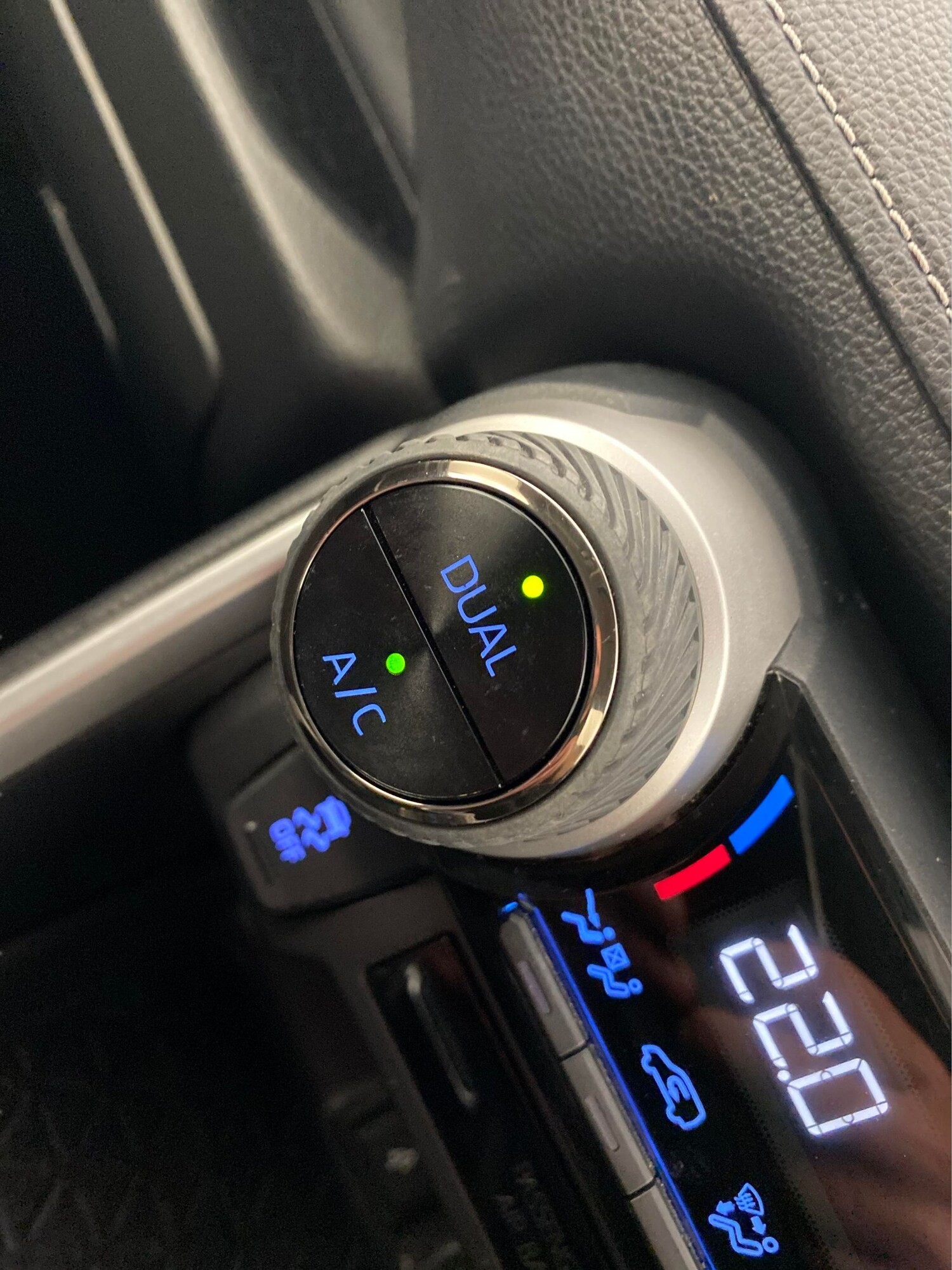 Used Toyota RAV4 2020 for sale - 76612314: Photo 18