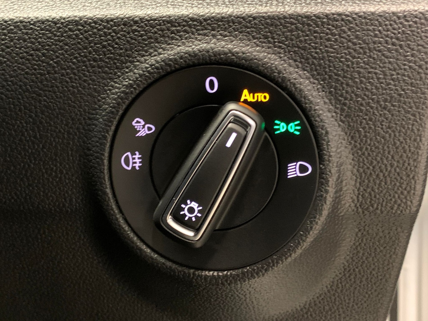 Used Volkswagen T-Roc 2023 for sale - 76668621: Photo 21