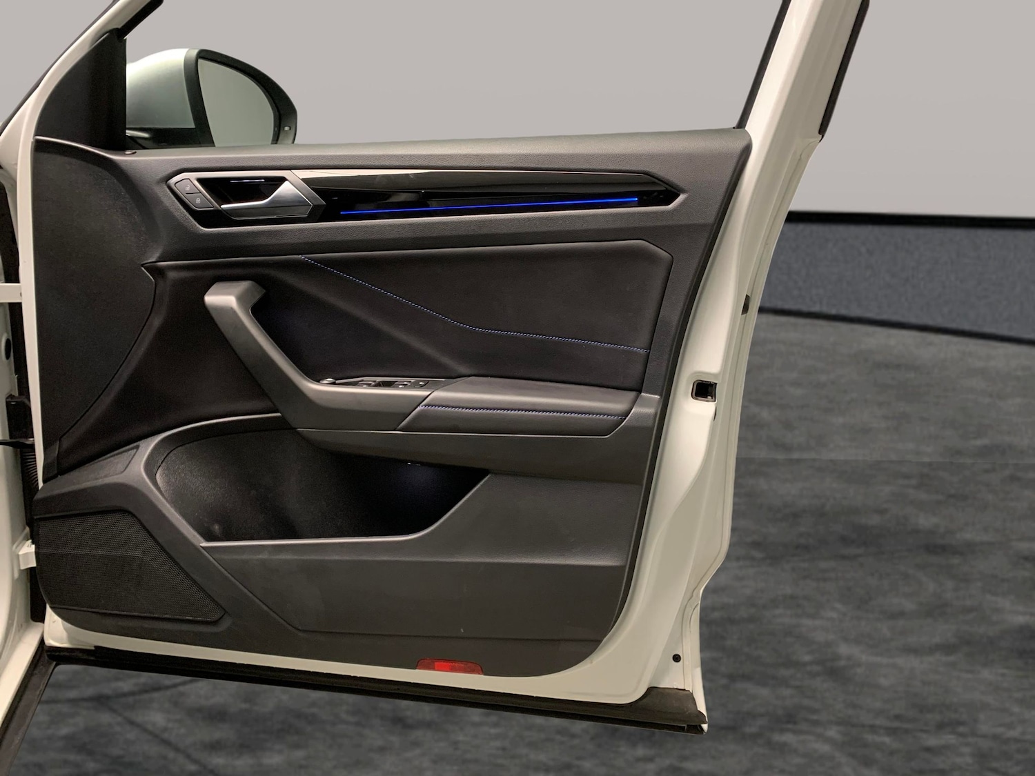 Used Volkswagen T-Roc 2023 for sale - 76668621: Photo 32