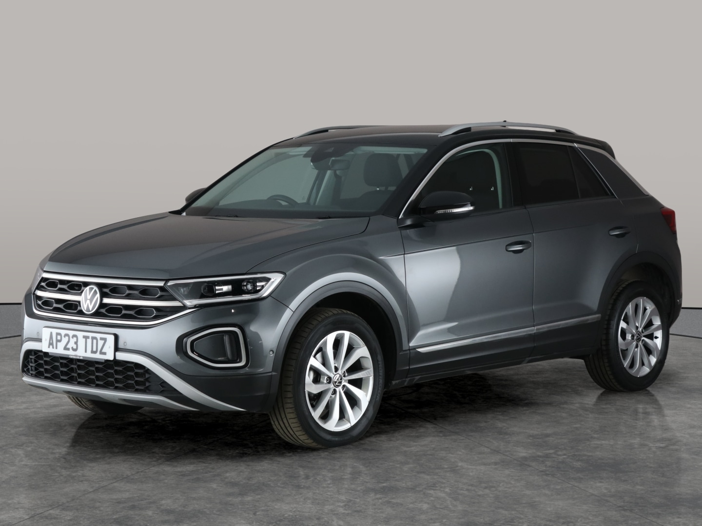 Used Volkswagen T-Roc 2023 for sale - 76480142: Photo 1