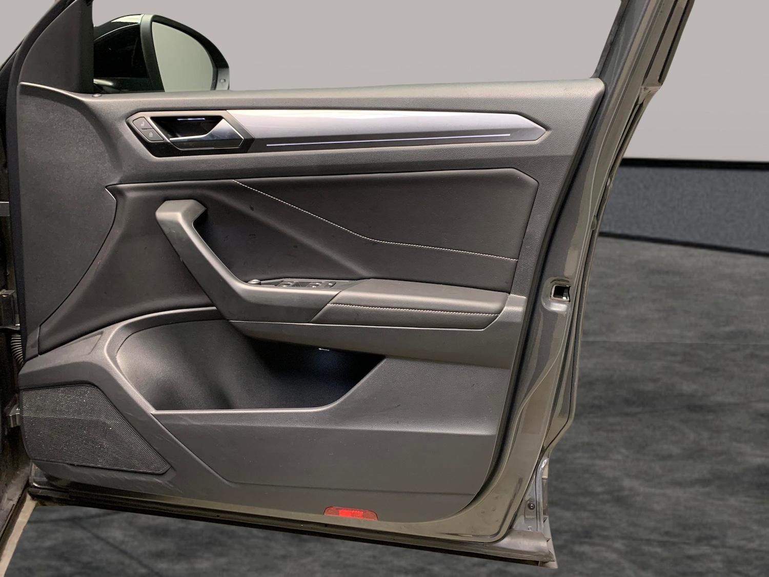 Used Volkswagen T-Roc 2023 for sale - 76480142: Photo 31