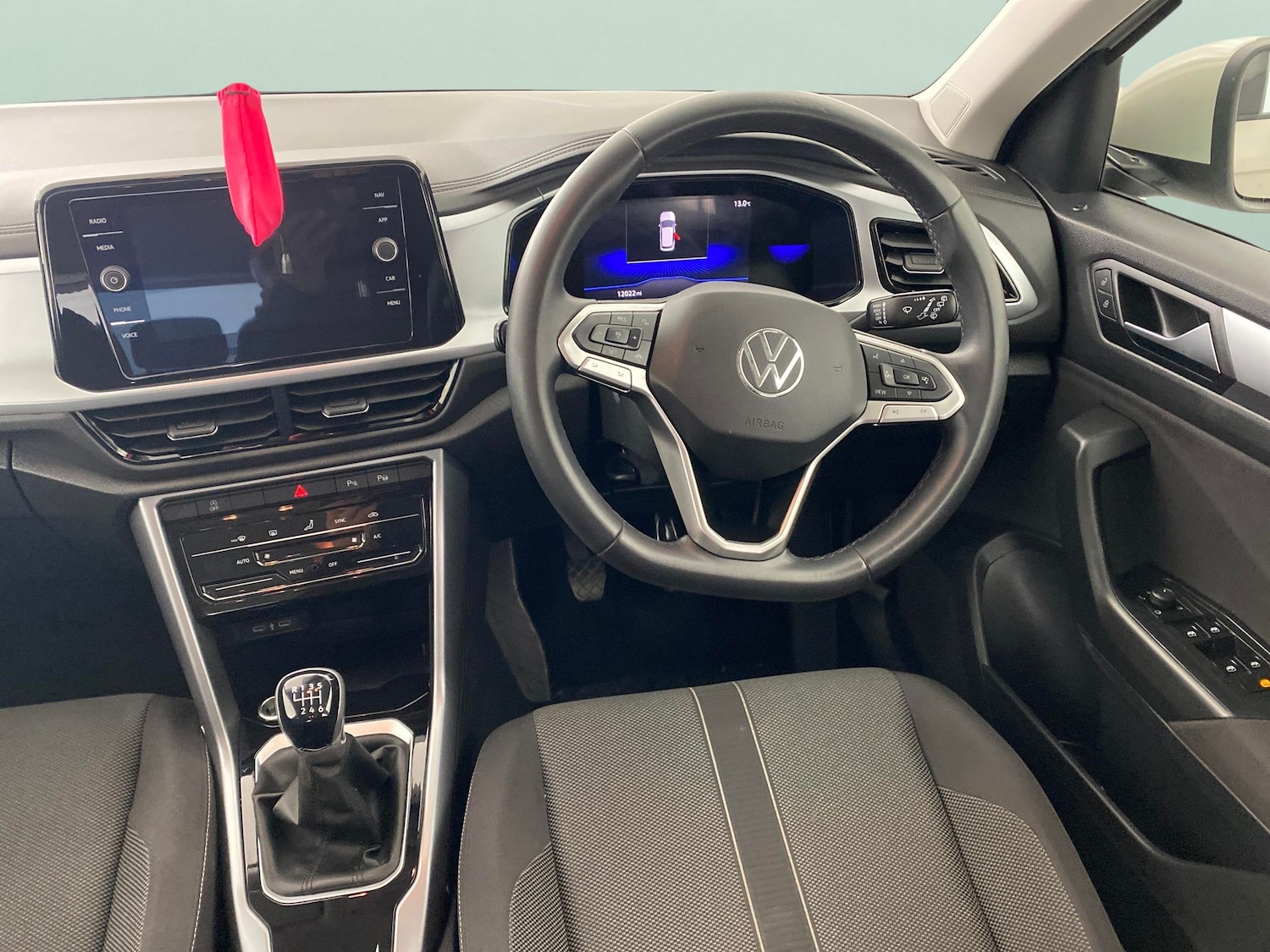 Used Volkswagen T-Roc 2023 for sale - 76046197: Photo 5