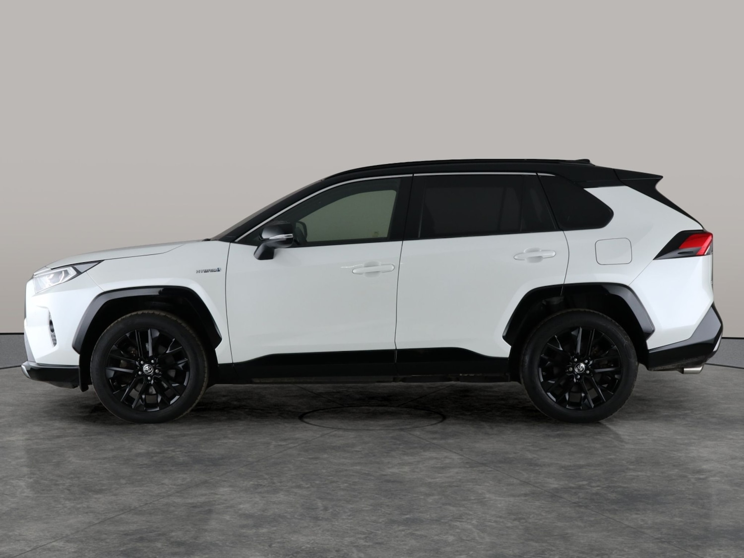 Used Toyota RAV4 2021 for sale - 76169904: Photo 16