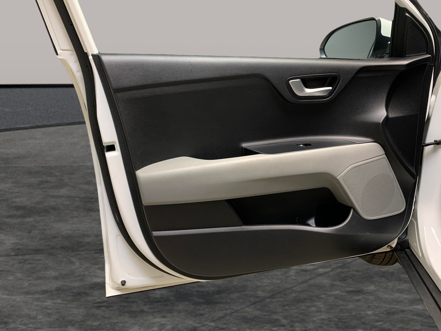 Used Kia Stonic 2018 for sale - 77234385: Photo 31