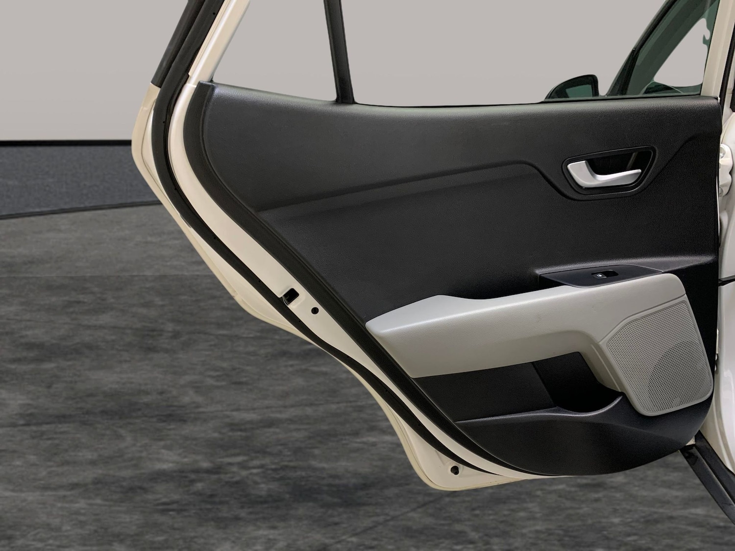 Used Kia Stonic 2018 for sale - 77234385: Photo 32