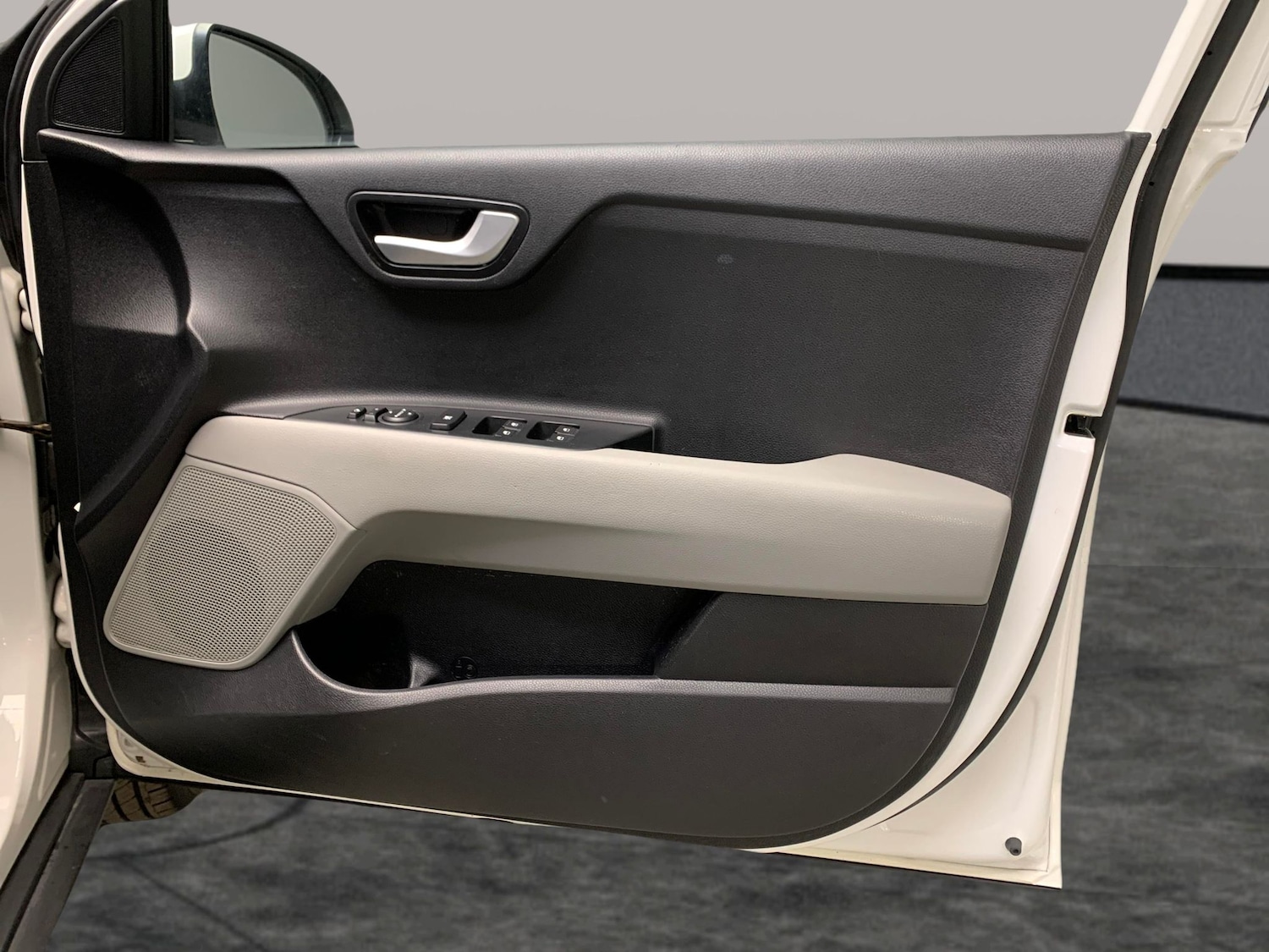 Used Kia Stonic 2018 for sale - 77234385: Photo 34