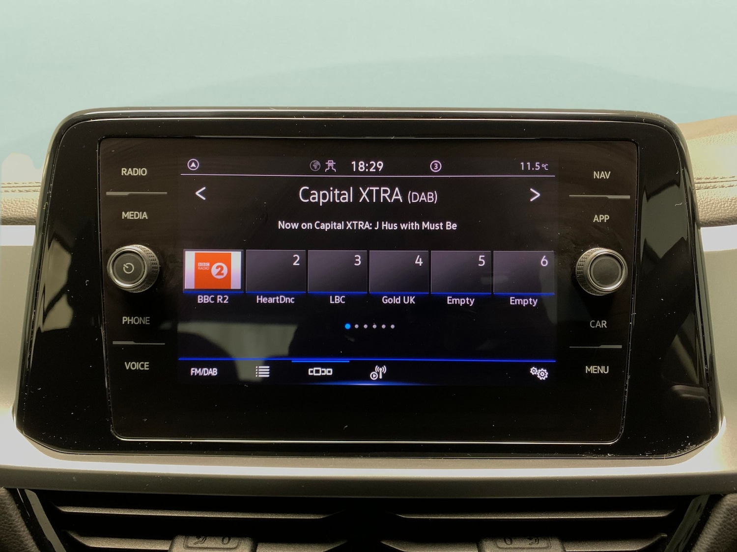 Used Volkswagen T-Roc 2023 for sale - 77381336: Photo 5