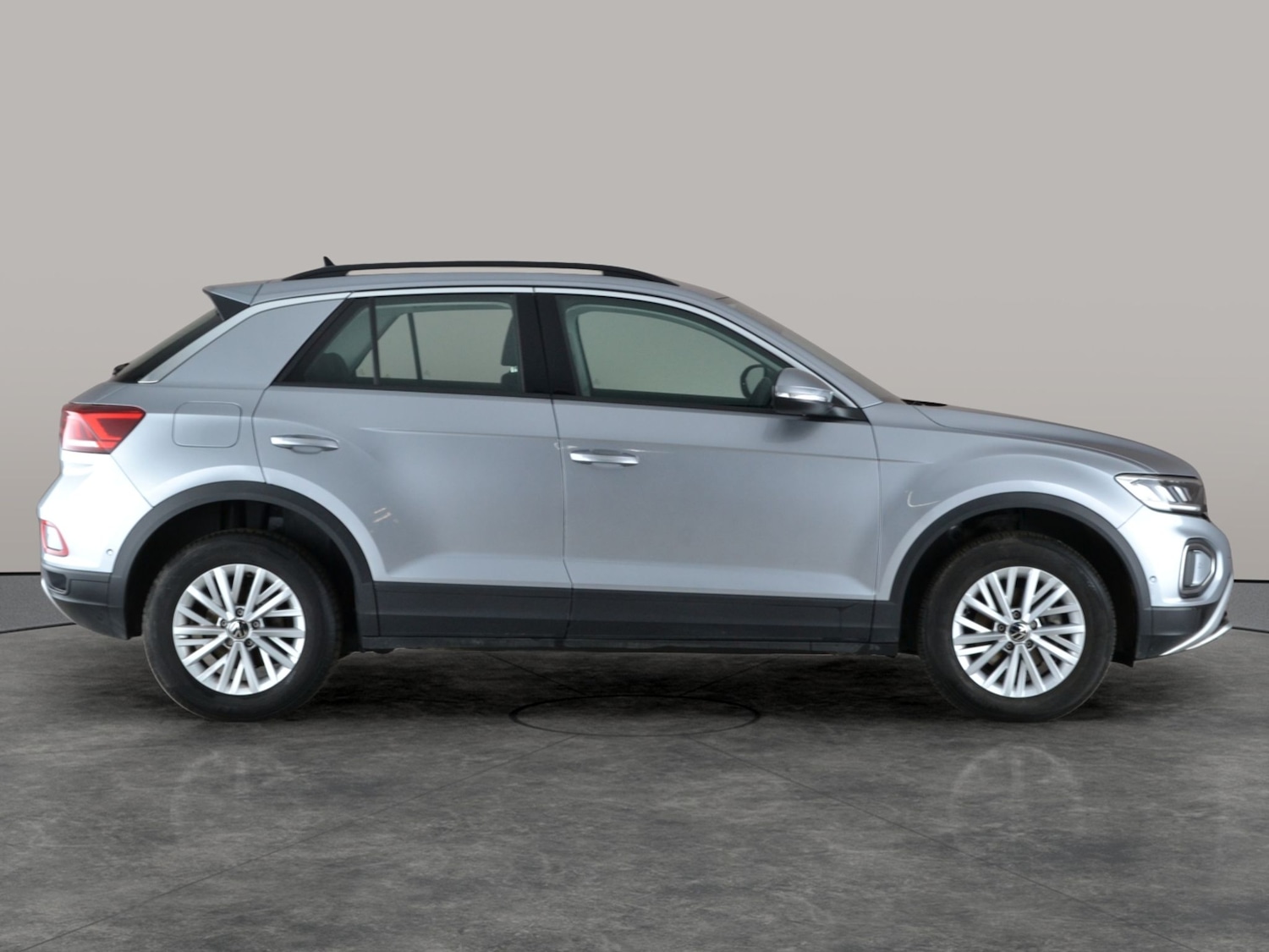 Used Volkswagen T-Roc 2023 for sale - 77381336: Photo 8