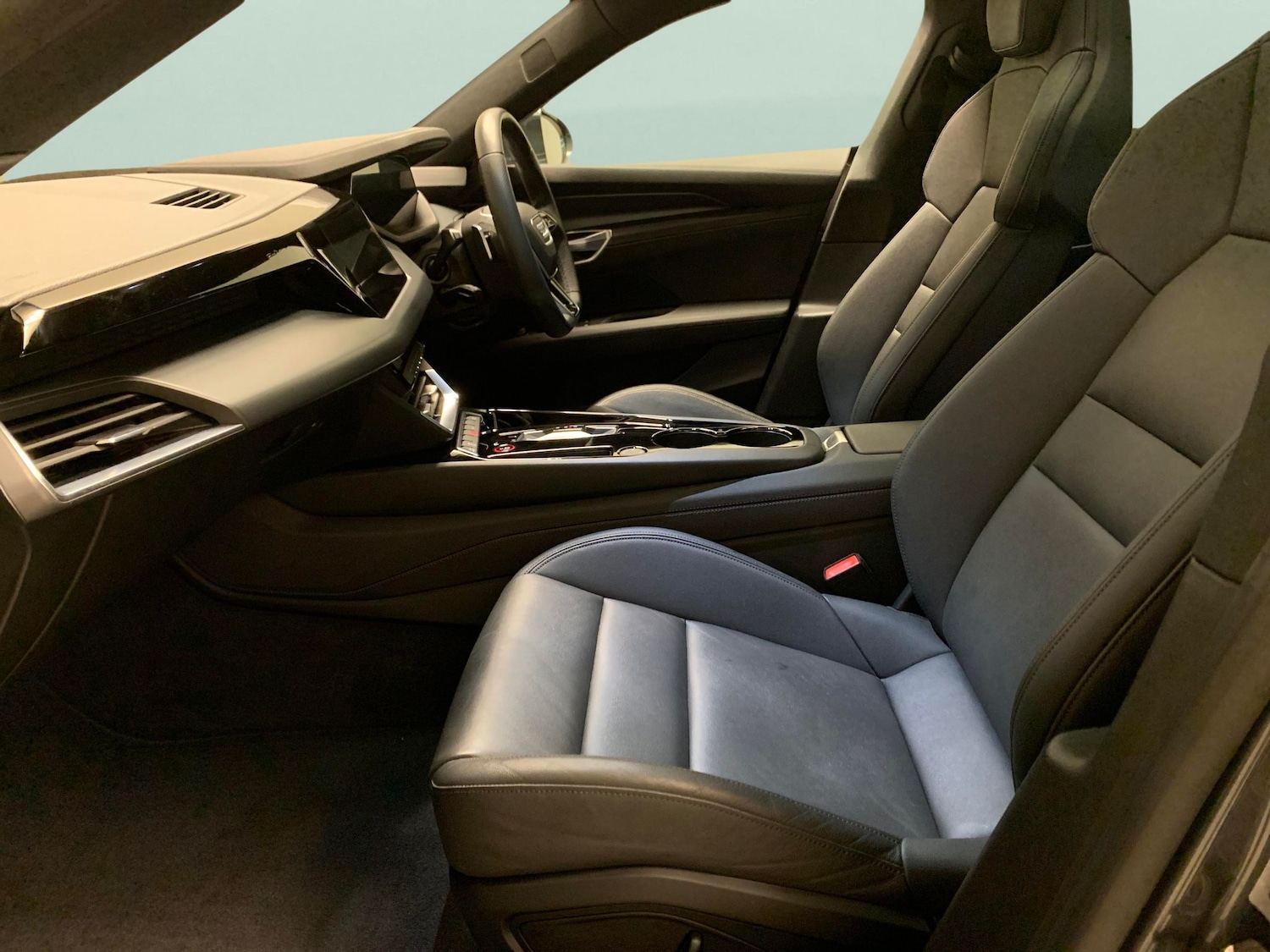 Used Audi e-tron GT 2022 for sale - 76240920: Photo 4