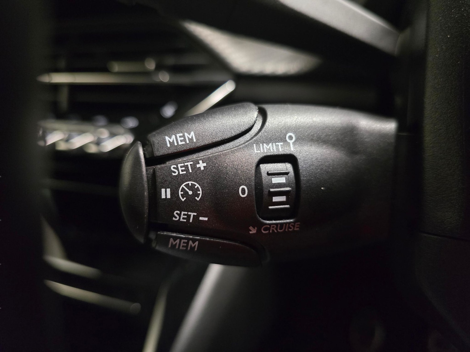 Used Peugeot 2008 2022 for sale - 76682189: Photo 21