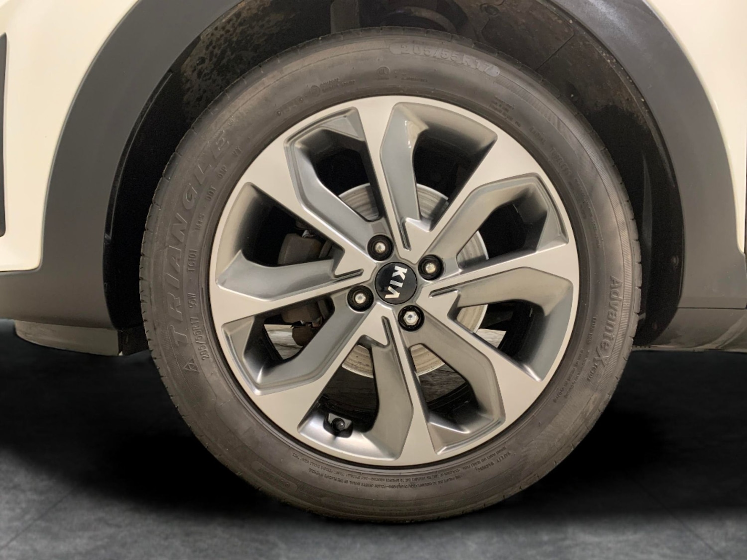 Used Kia Stonic 2018 for sale - 76736173: Photo 27