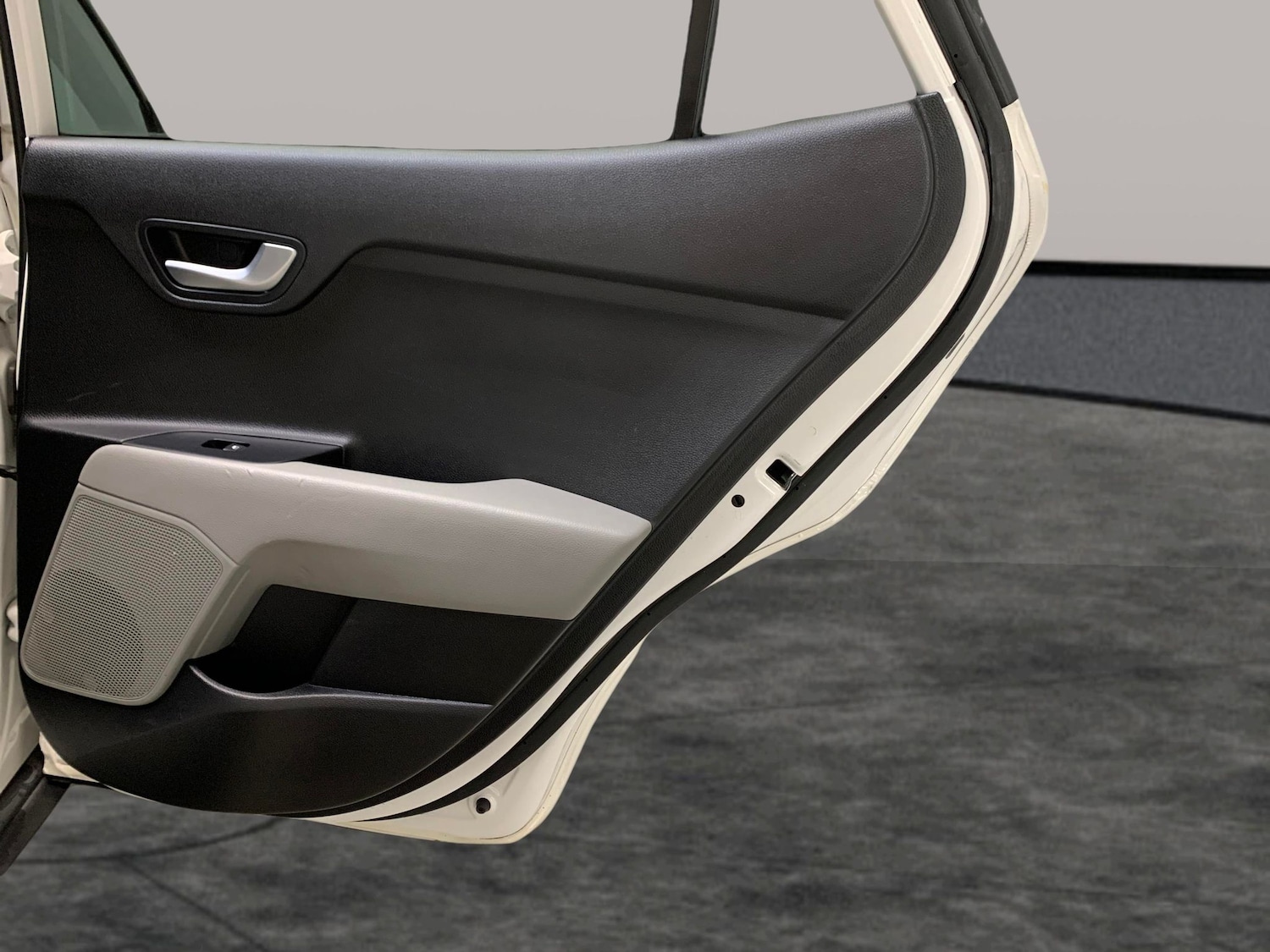 Used Kia Stonic 2018 for sale - 76736173: Photo 33