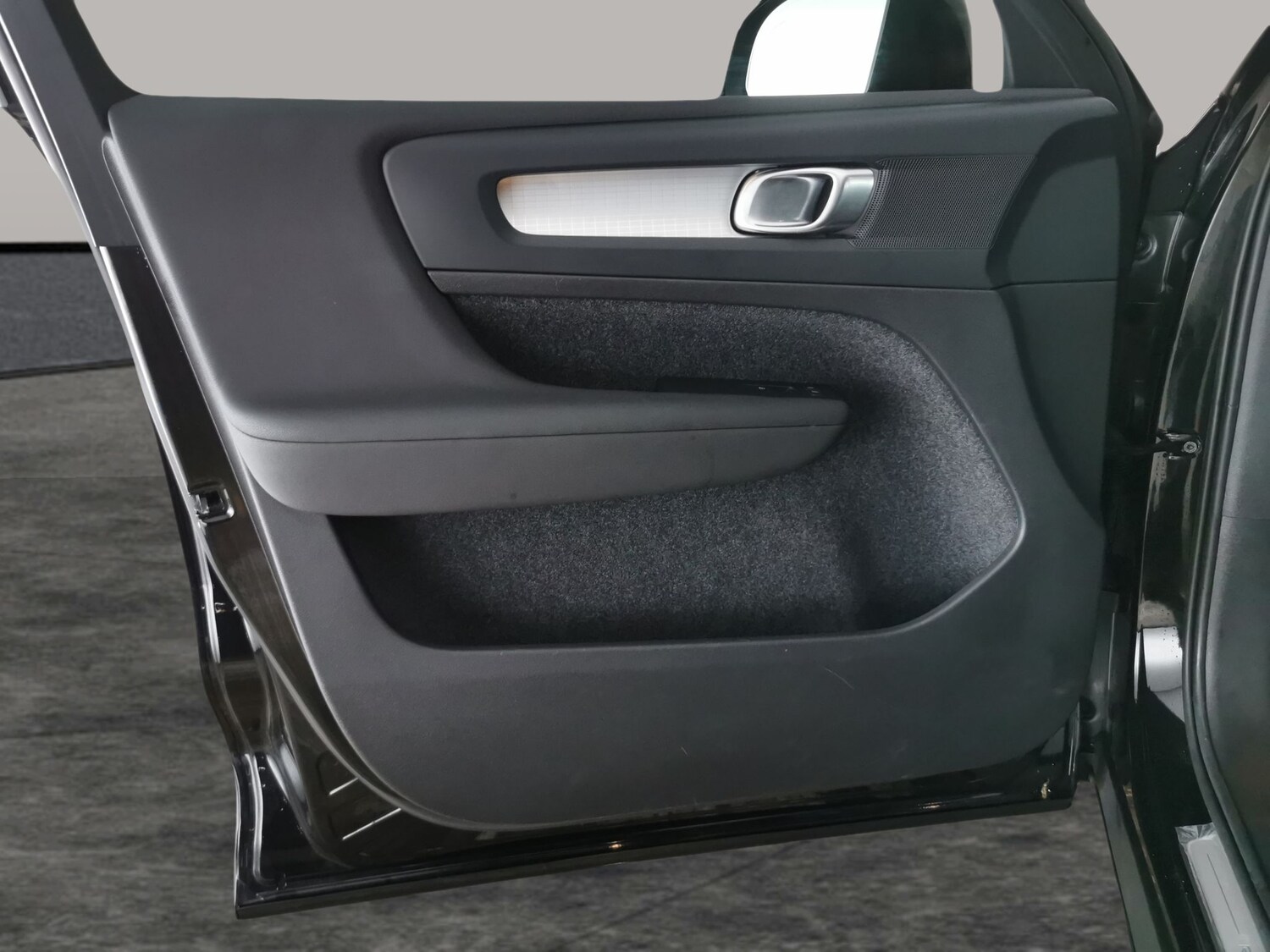 Used Volvo XC40 2023 for sale - 77639878: Photo 29