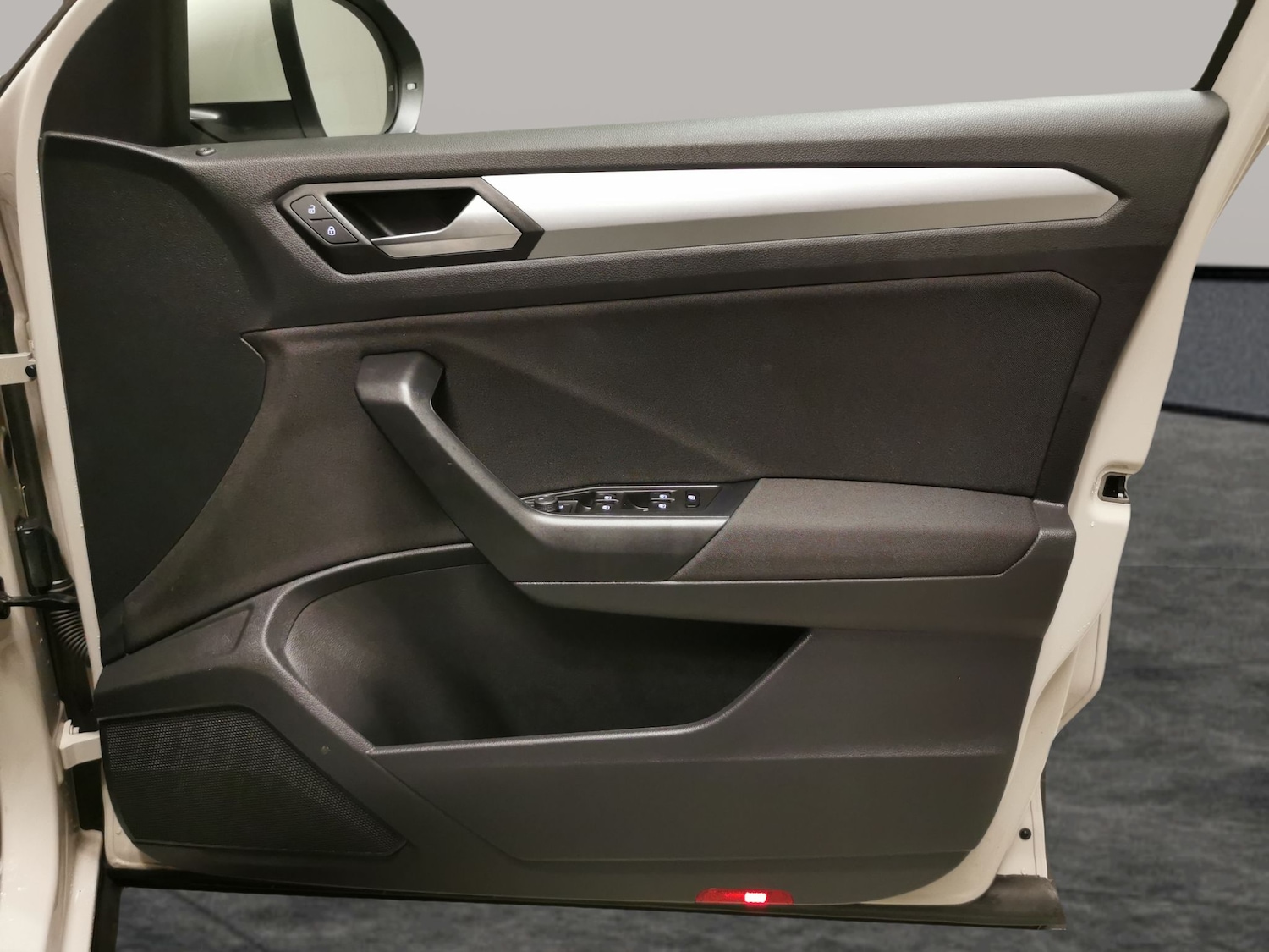 Used Volkswagen T-Roc 2023 for sale - 77094426: Photo 25