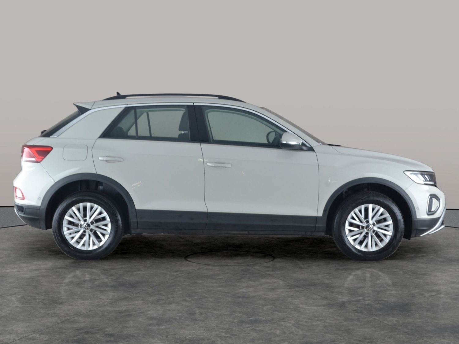 Used Volkswagen T-Roc 2023 for sale - 77094426: Photo 8