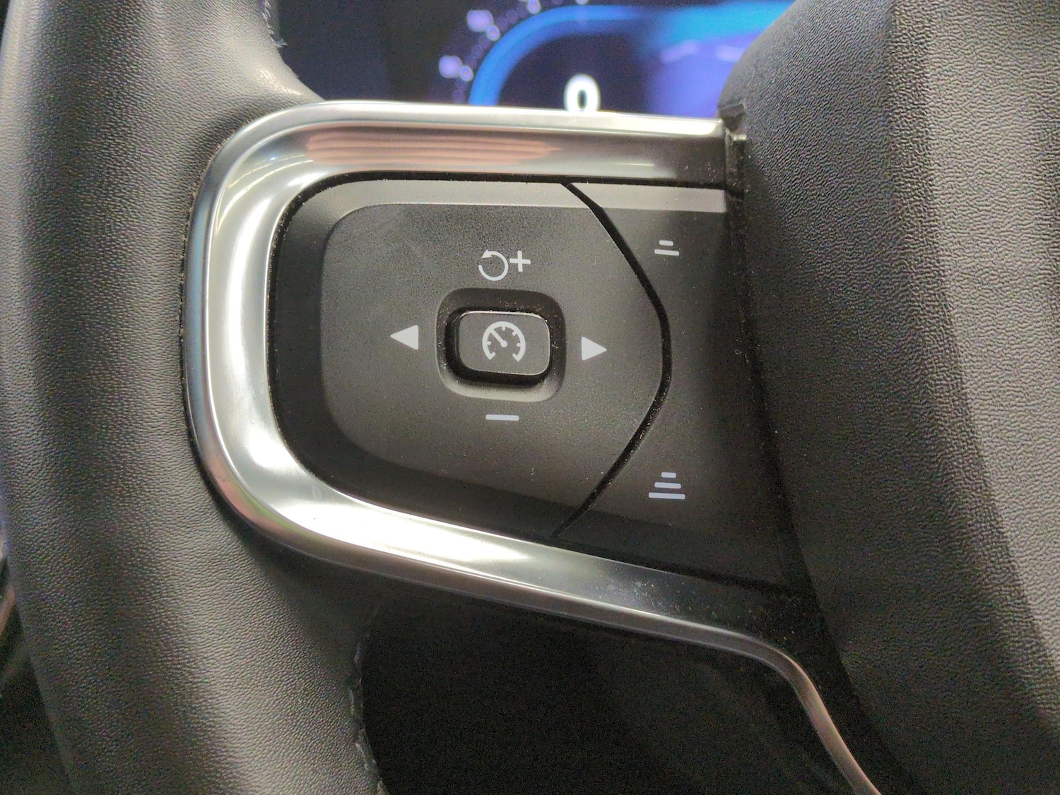 Used Volvo XC40 2022 for sale - 76889227: Photo 25