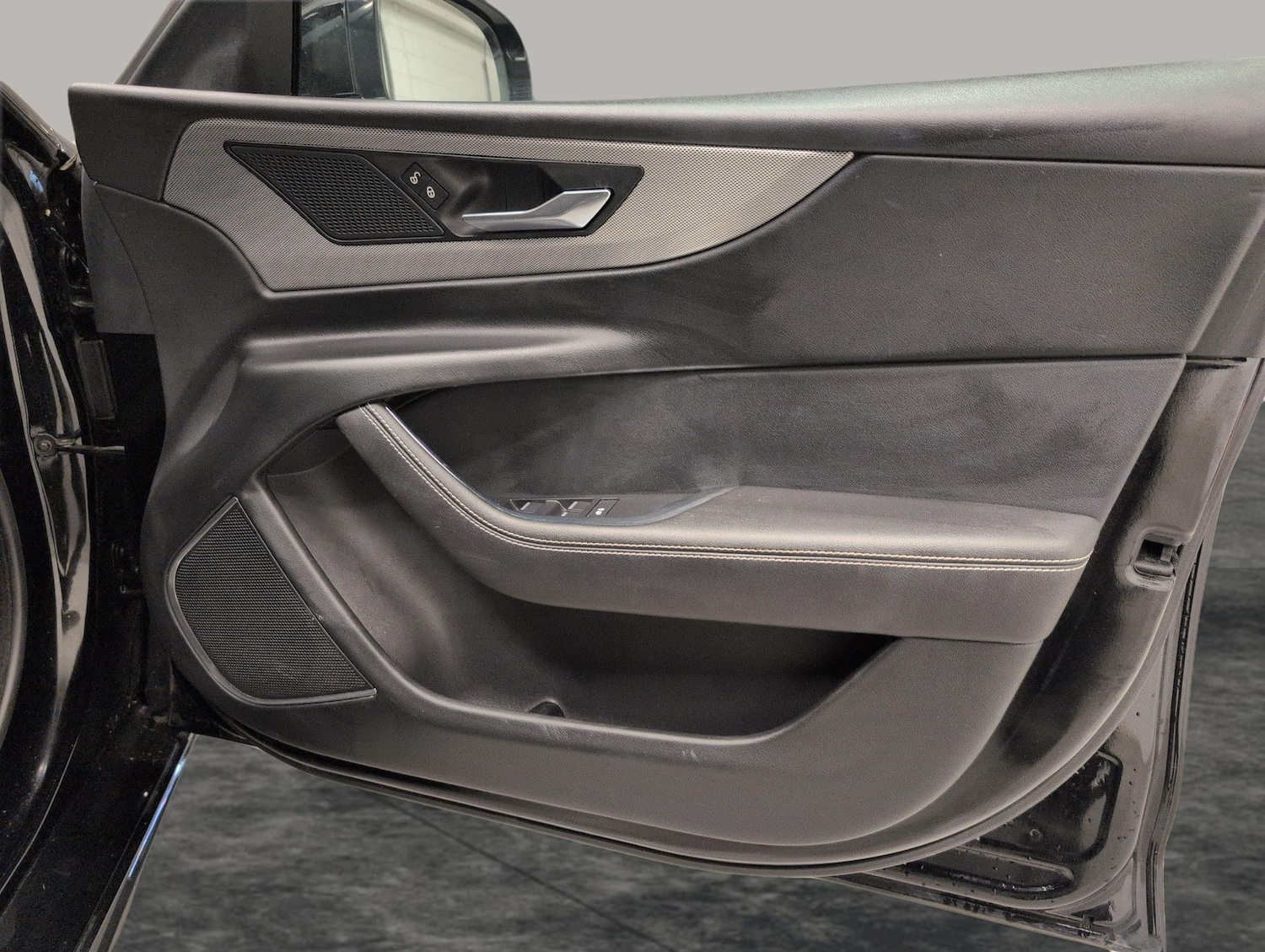 Used Jaguar XE 2020 for sale - 76882214: Photo 32