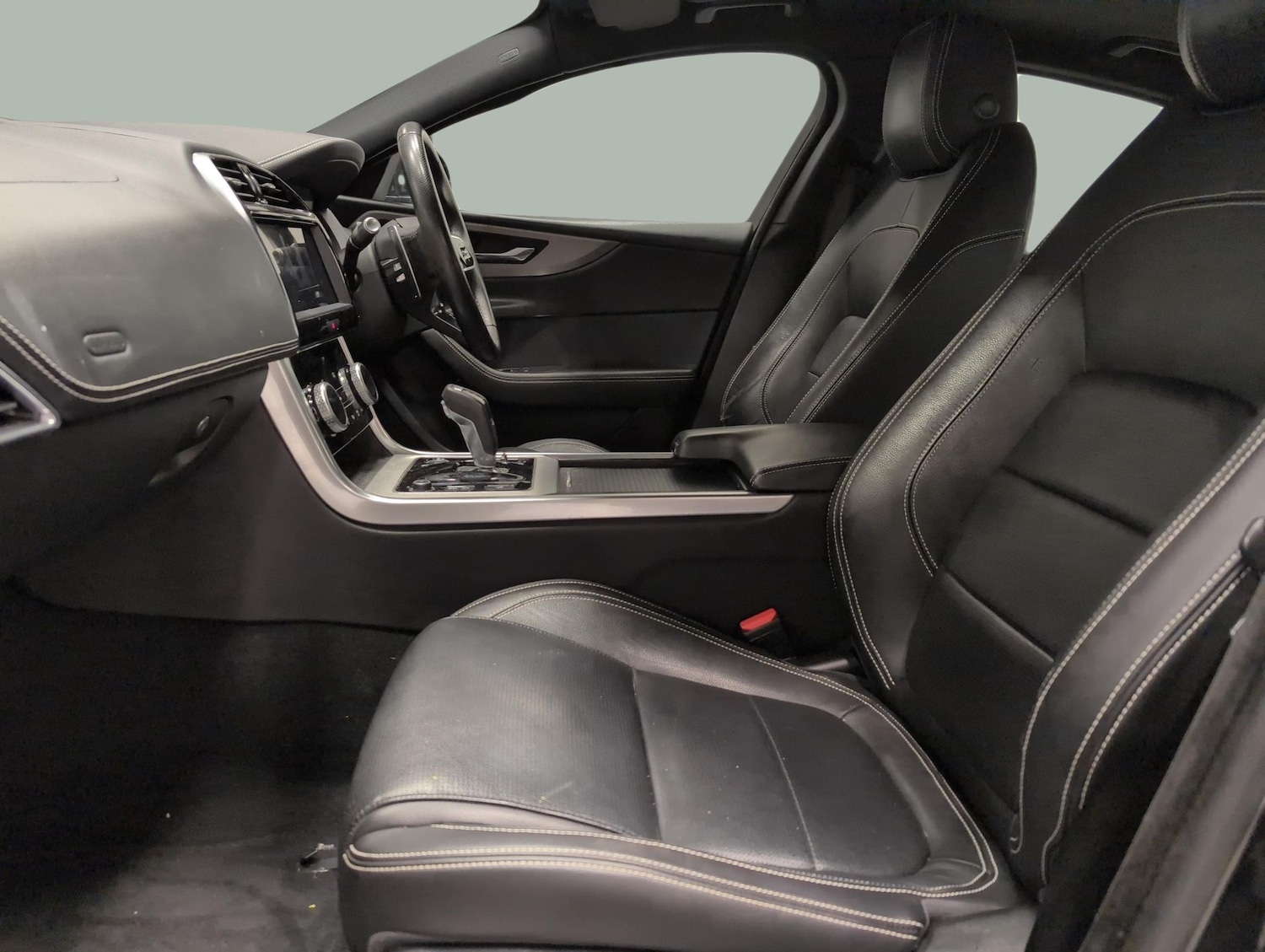 Used Jaguar XE 2020 for sale - 76882214: Photo 4