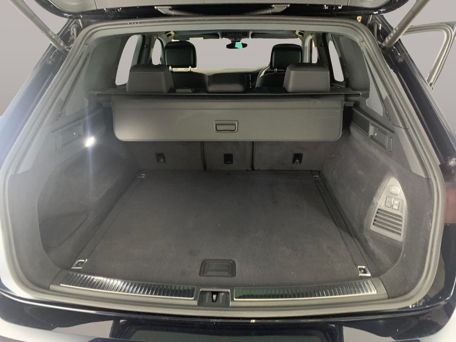 Used Volkswagen Touareg 2021 for sale - 76668630: Photo 4