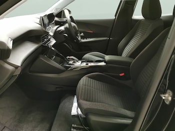 Used Peugeot 2008 2021 for sale - 76948801: Photo