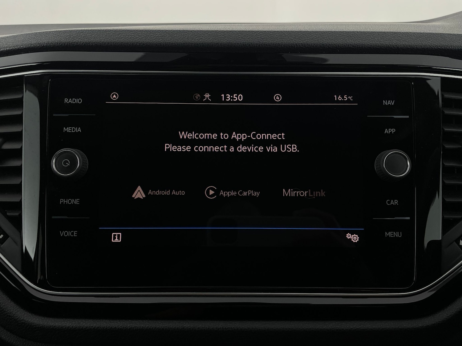 Used Volkswagen T-Roc for sale - 76736166: Photo 13