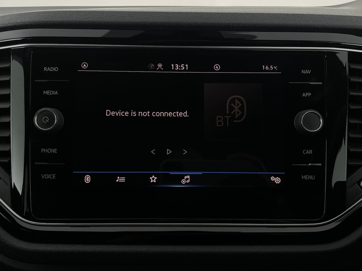 Used Volkswagen T-Roc for sale - 76736166: Photo 14