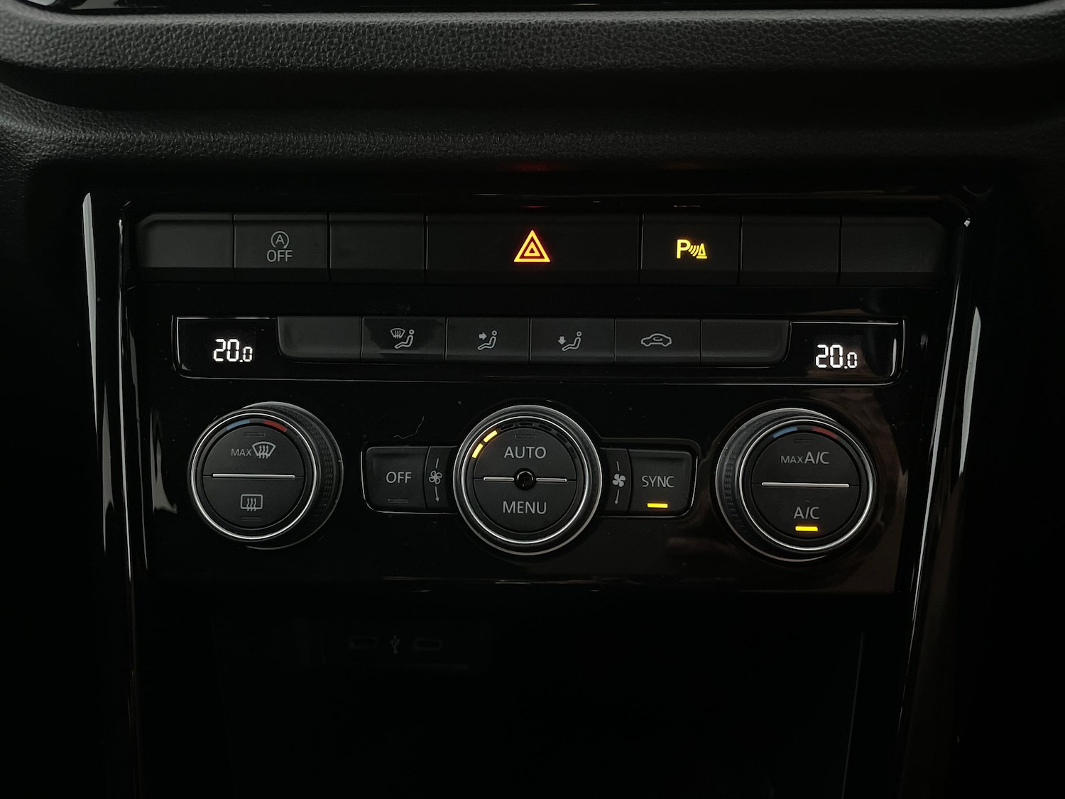 Used Volkswagen T-Roc for sale - 76736166: Photo 18