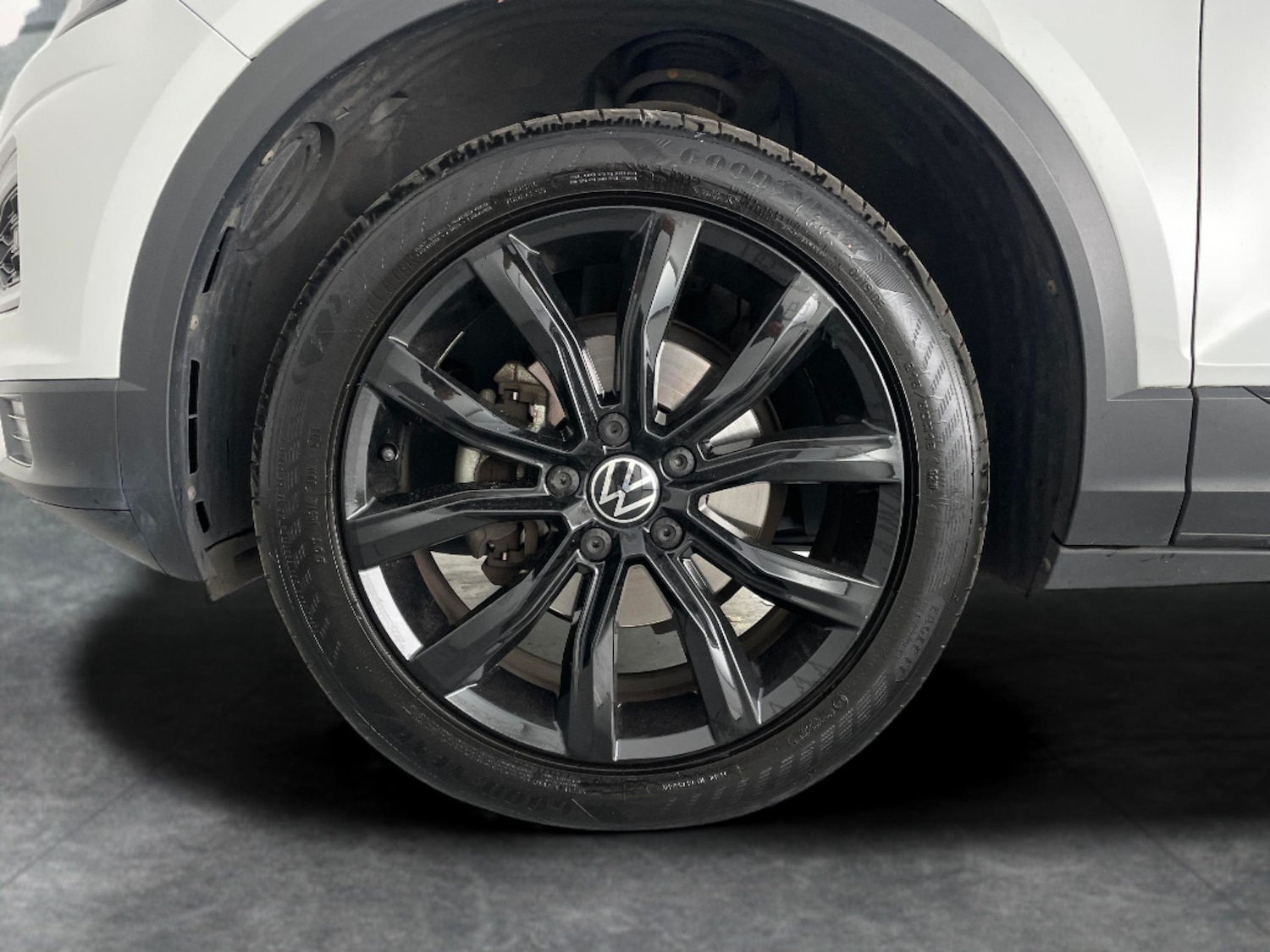 Used Volkswagen T-Roc for sale - 76736166: Photo 24