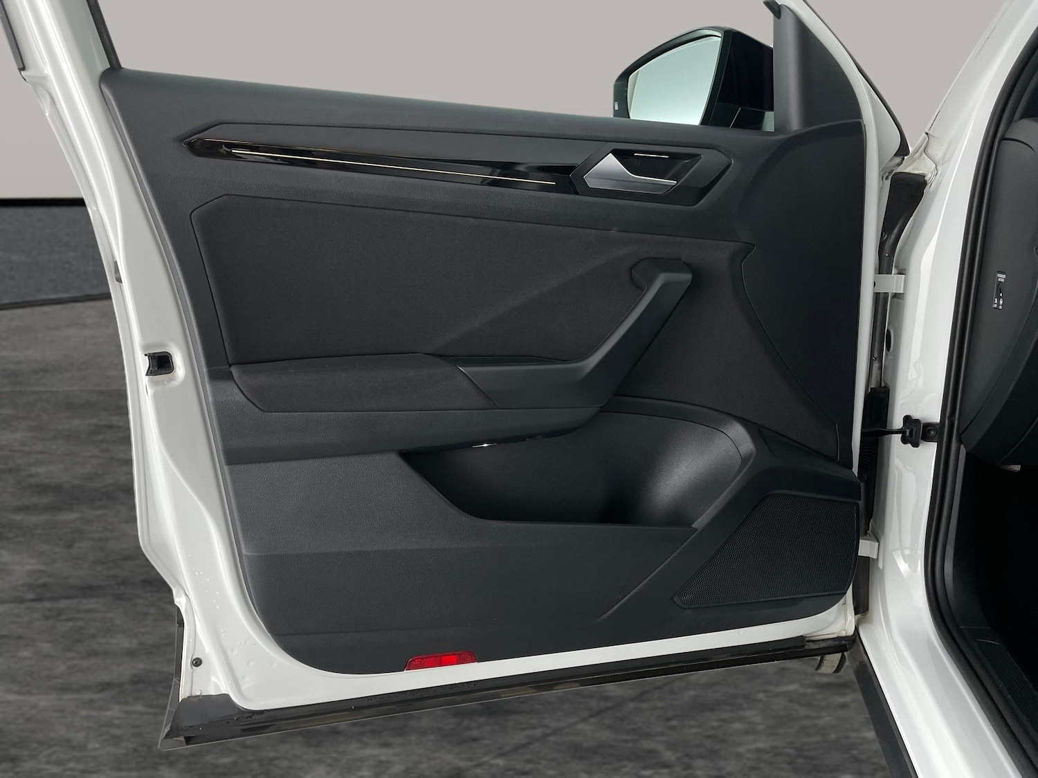 Used Volkswagen T-Roc for sale - 76736166: Photo 28