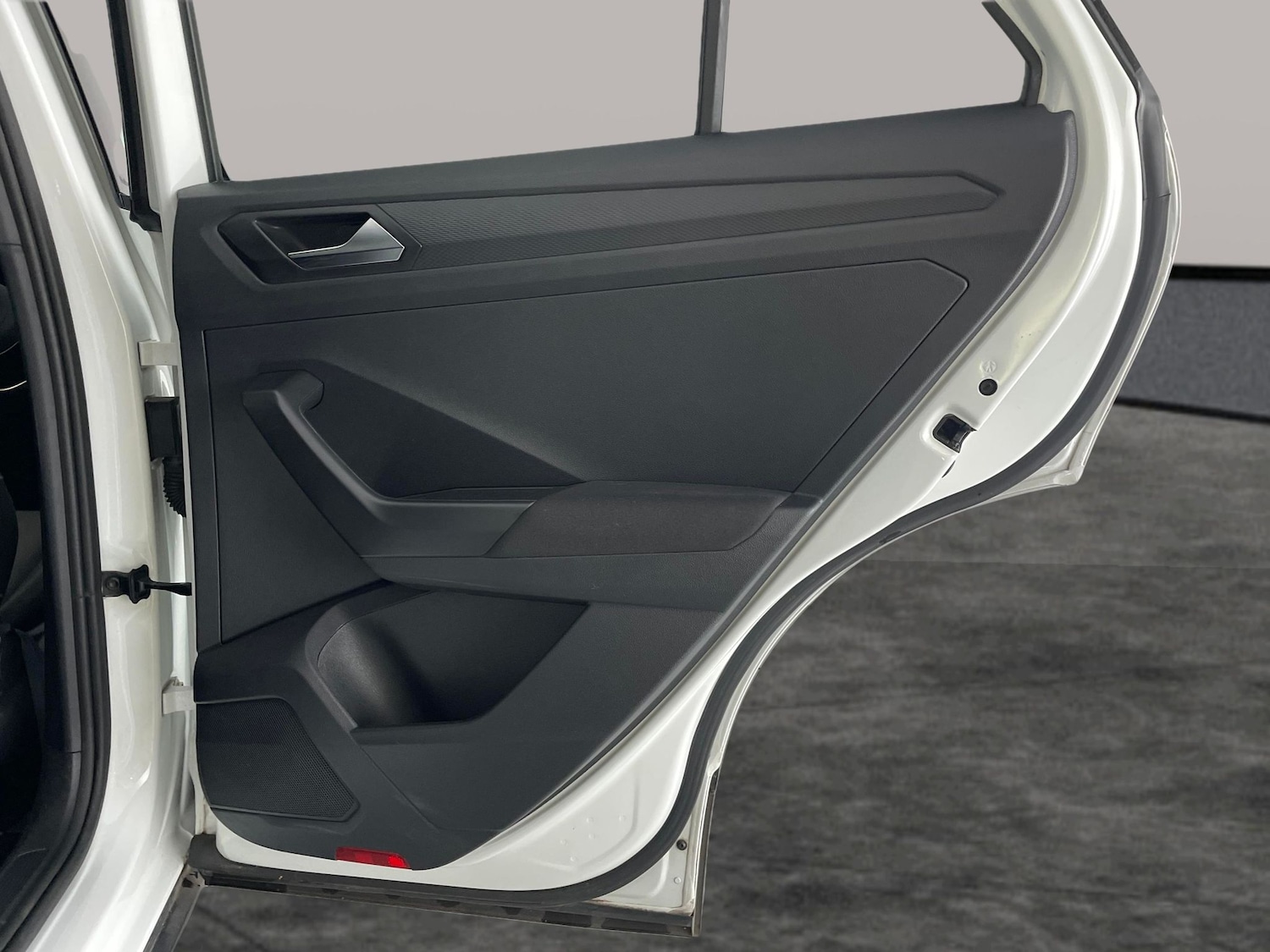 Used Volkswagen T-Roc for sale - 76736166: Photo 30