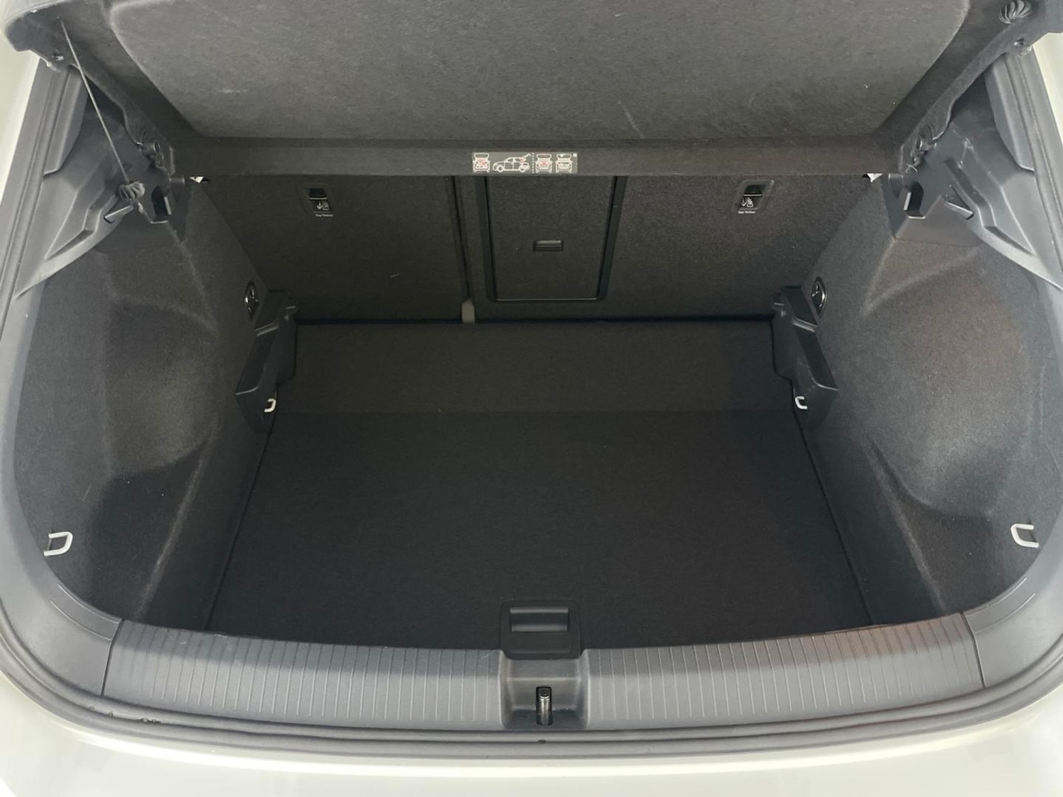 Used Volkswagen T-Roc for sale - 76736166: Photo 32