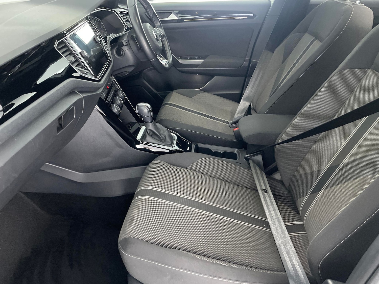 Used Volkswagen T-Roc for sale - 76736166: Photo 4