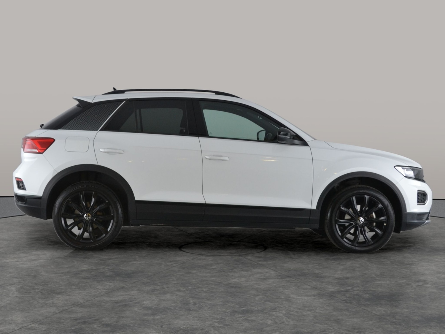 Used Volkswagen T-Roc for sale - 76736166: Photo 9