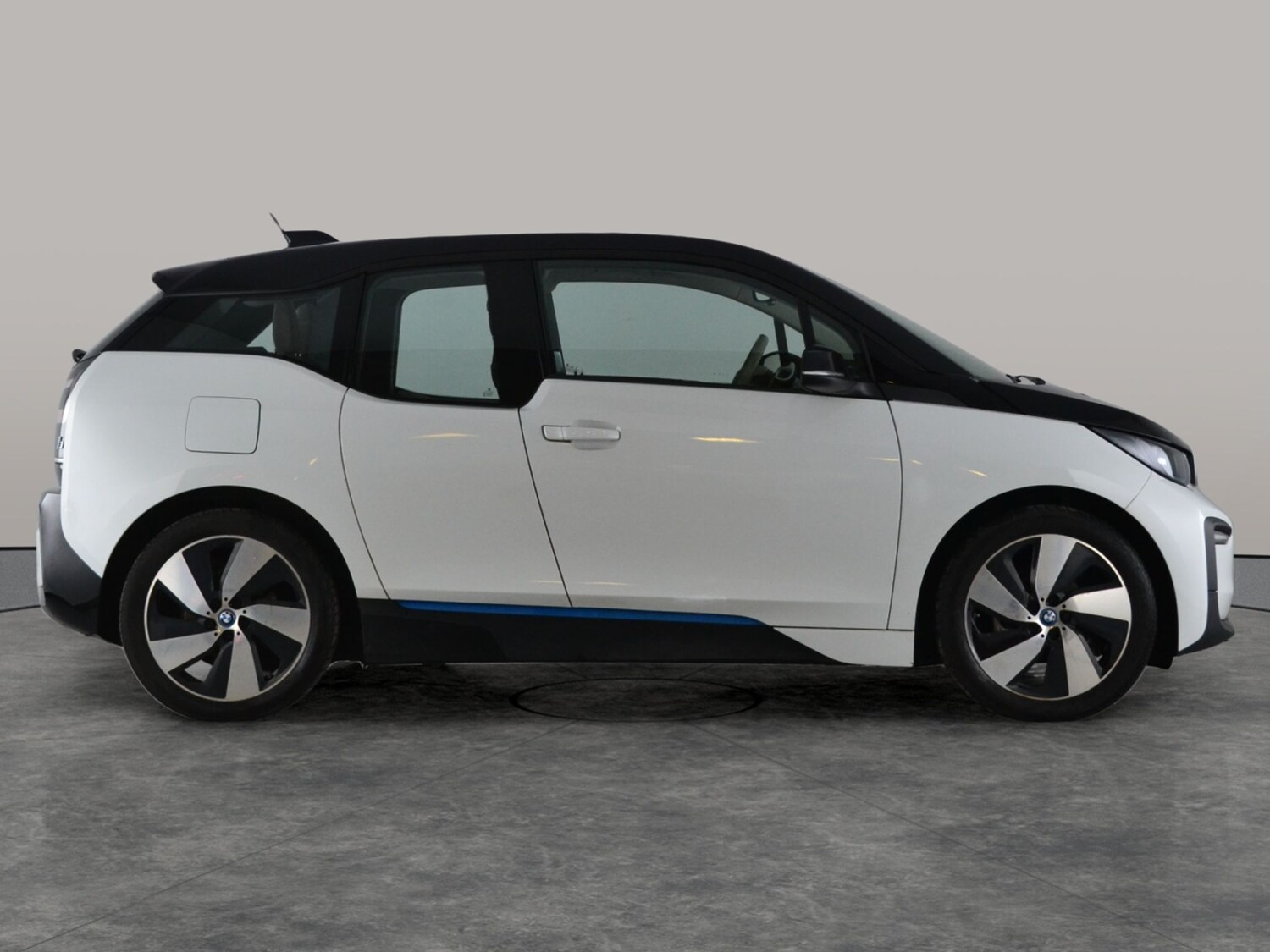 Used BMW i3 2022 for sale - 77614996: Photo 11