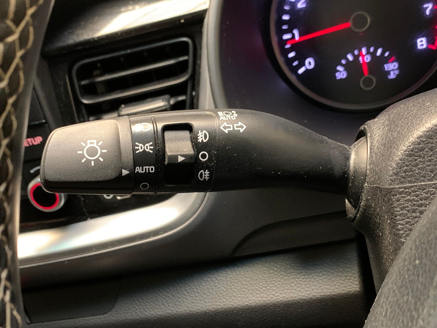 Used Kia Stonic 2018 for sale - 77136687: Photo 25