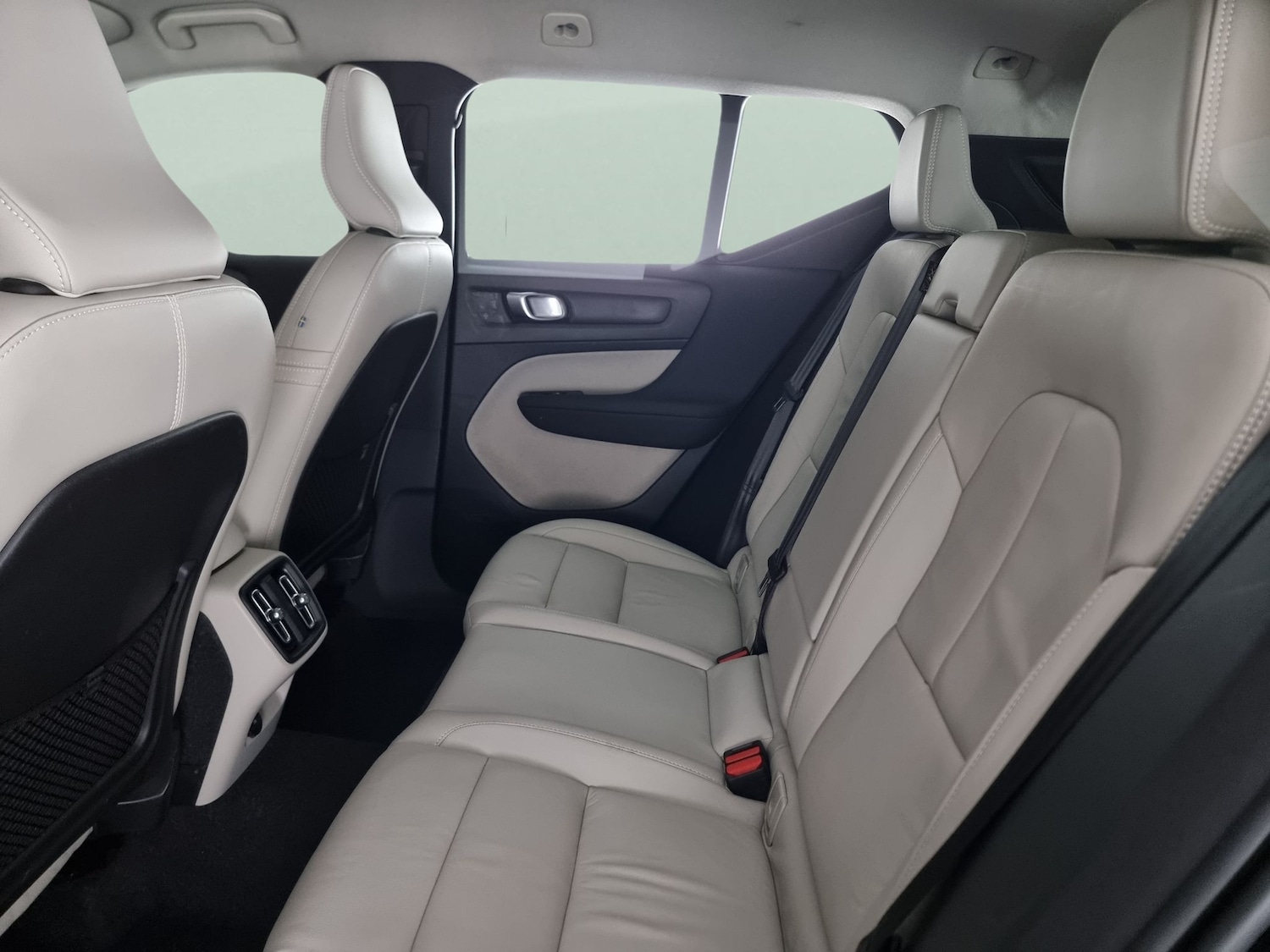Used Volvo XC40 2021 for sale - 76159311: Photo 33