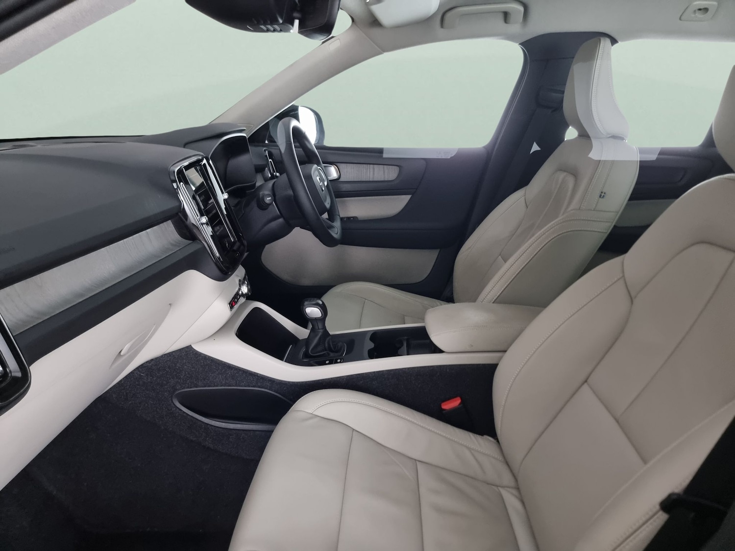 Used Volvo XC40 2021 for sale - 76159311: Photo 4