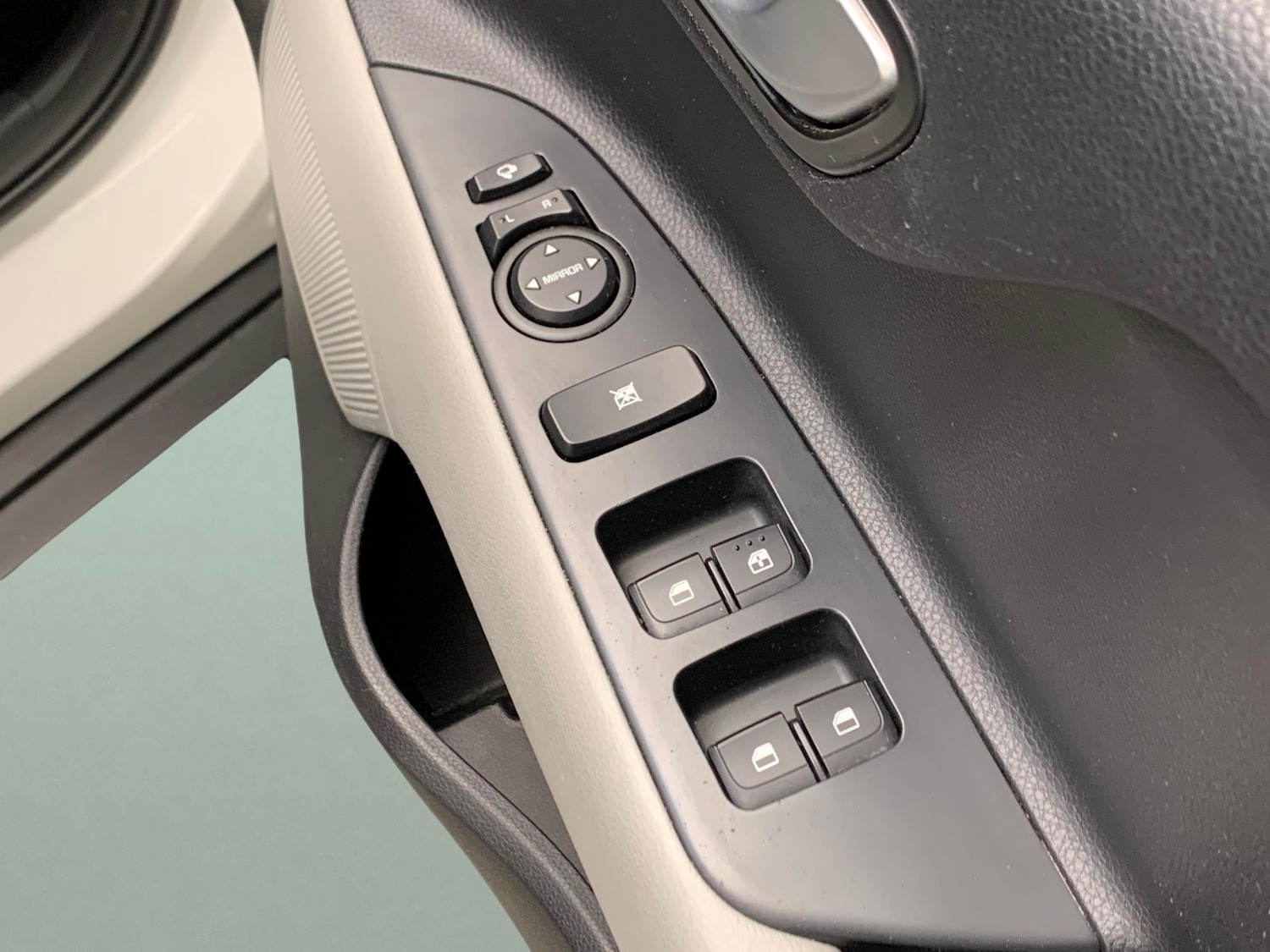 Used Kia Stonic 2018 for sale - 76487727: Photo 17