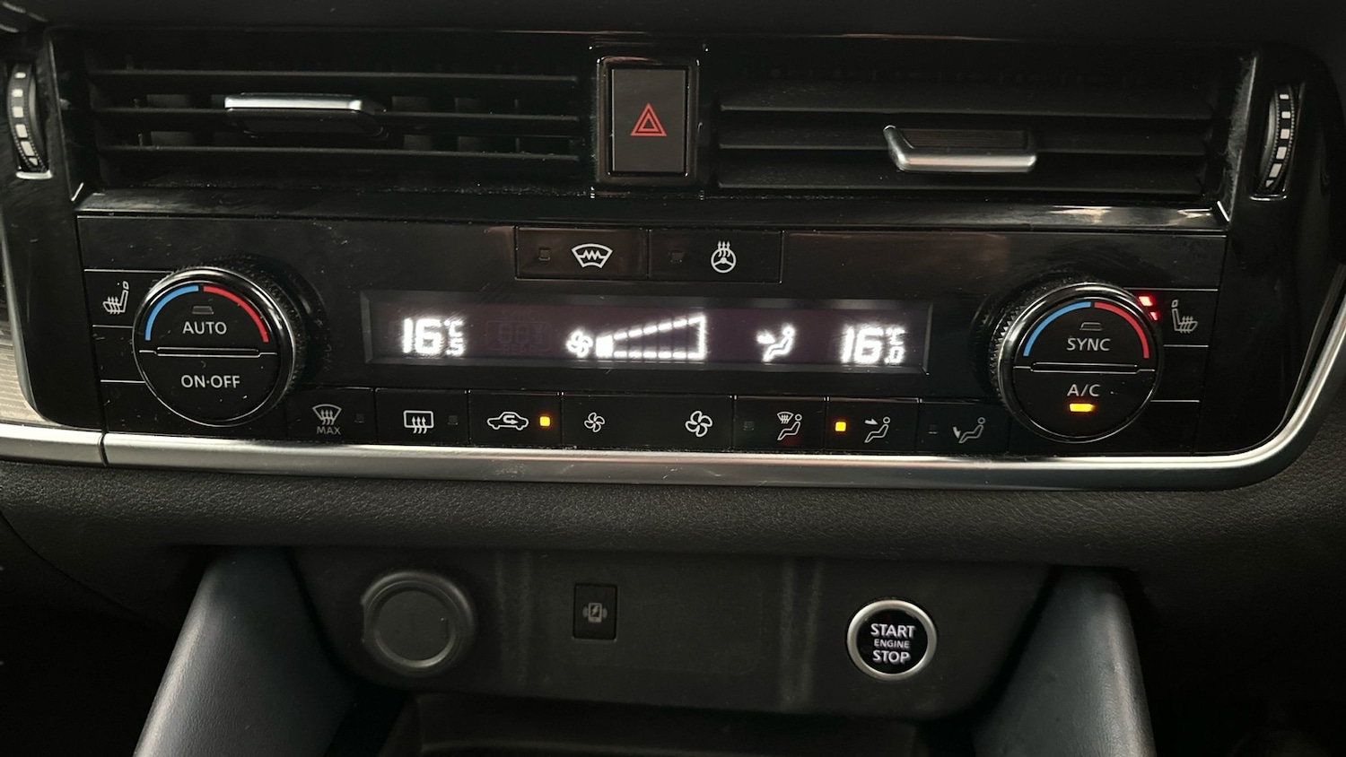 Used Nissan Qashqai for sale - 77475330: Photo 24