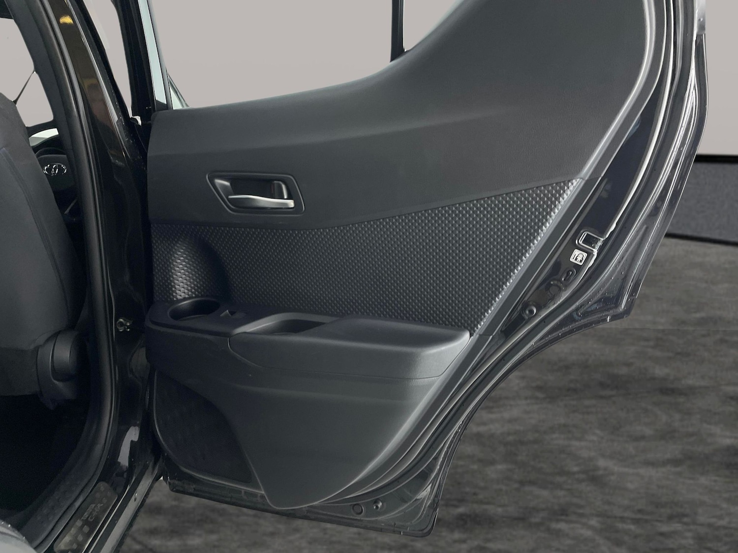 Used Toyota C-HR for sale - 77480474: Photo 31