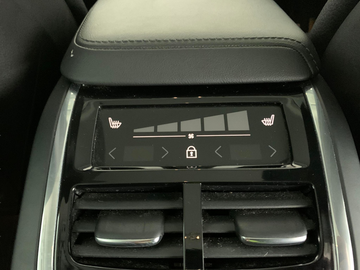 Used Volvo XC60 2023 for sale - 76758068: Photo 21