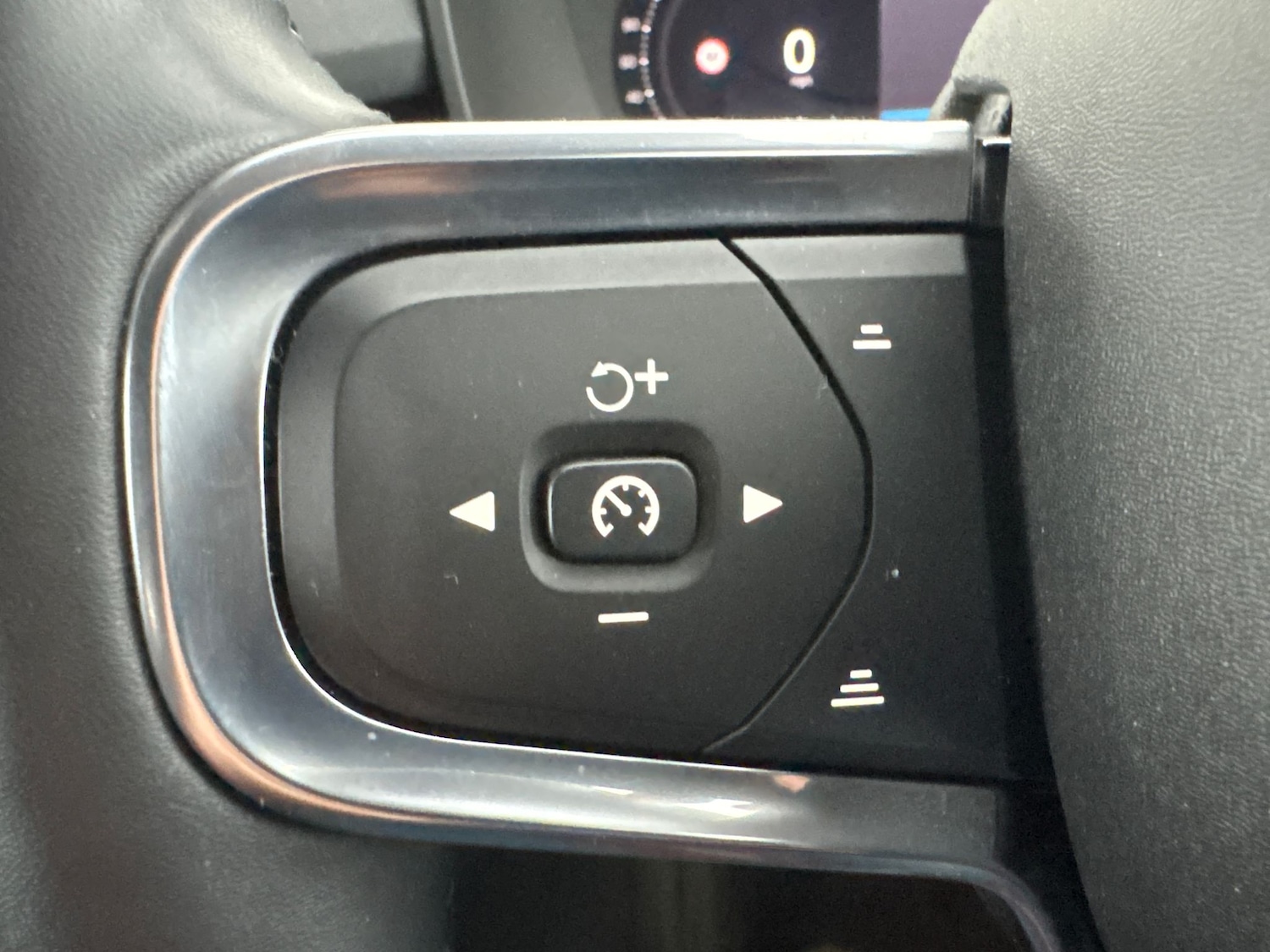 Used Volvo XC40 for sale - 78163681: Photo 28