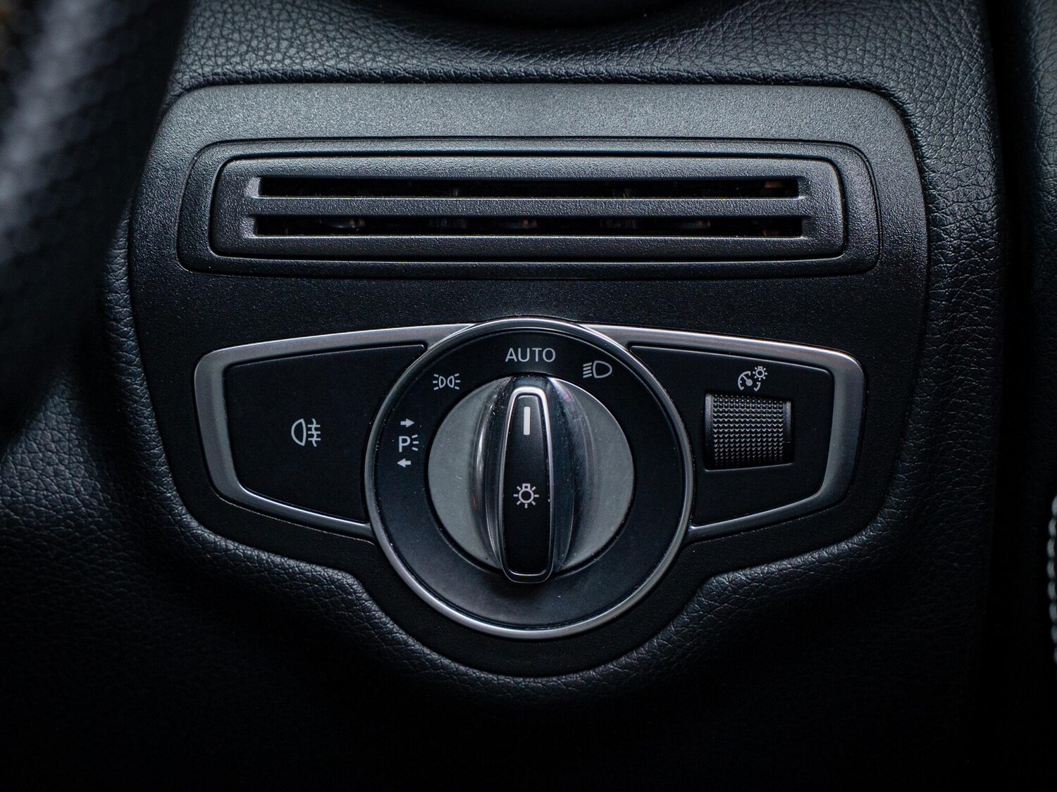 Used Mercedes-Benz GLC 2021 for sale - 76349800: Photo 36