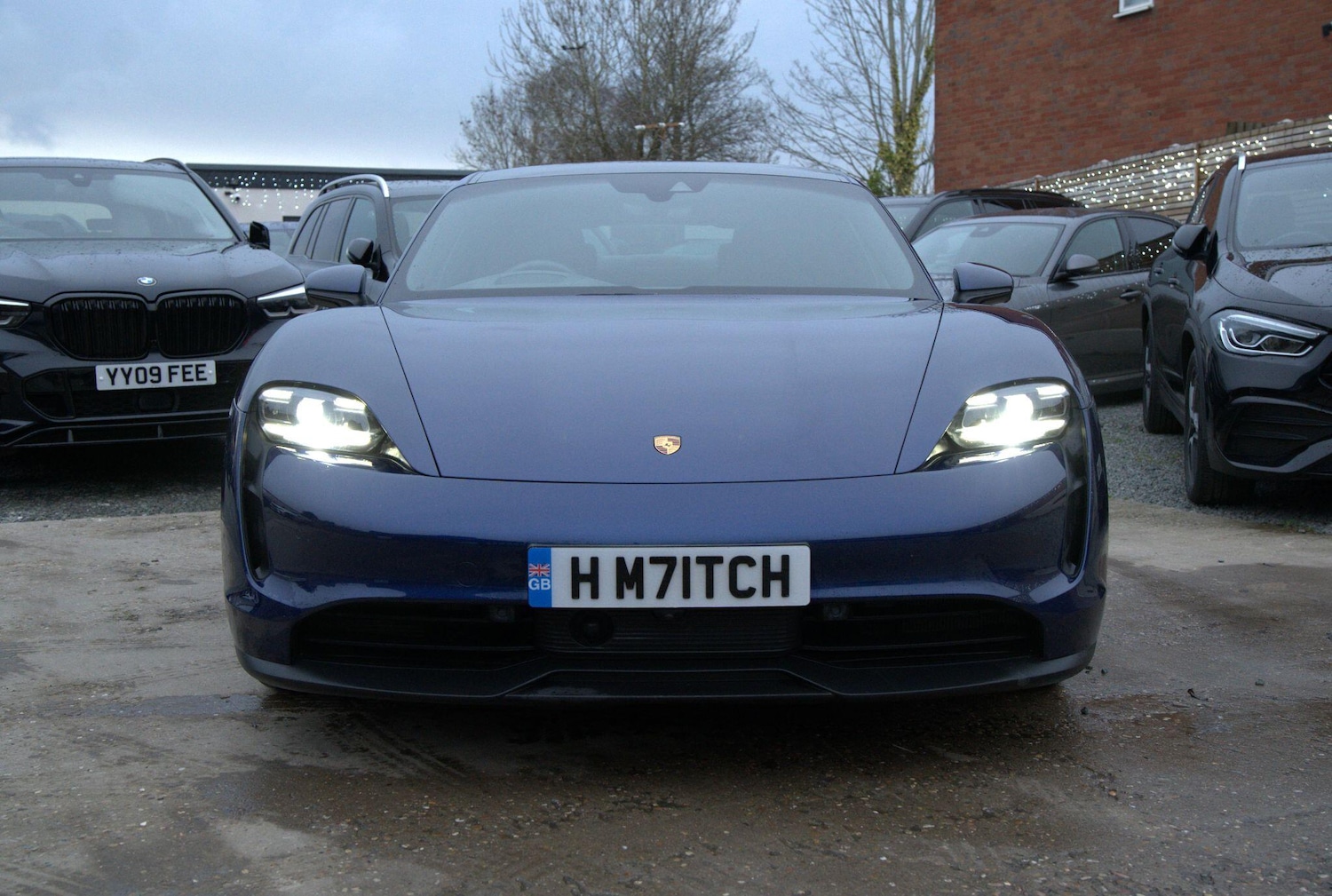 Used Porsche Taycan 2021 for sale - 76998951: Photo 2