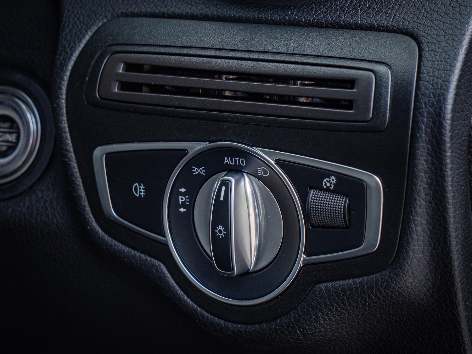 Used Mercedes-Benz GLC 2020 for sale - 76458084: Photo 35